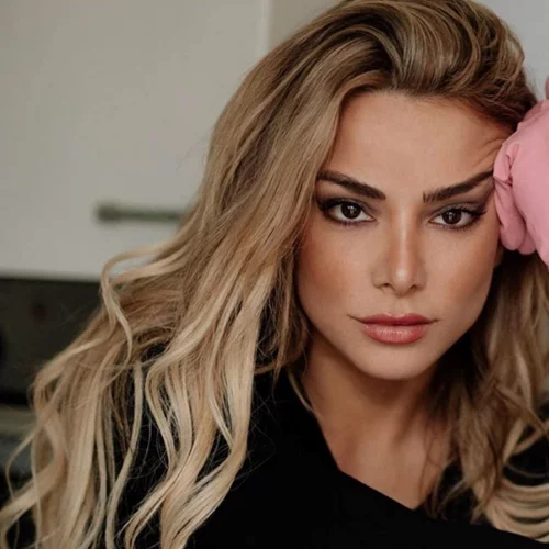 Josephine Wendel | Με πιο κοντά και εντελώς ξανθά μαλλιά! Δες την αλλαγή