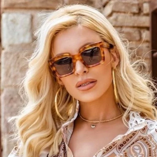 Tο αξεσουάρ που επιλέγουν να φοράνε οι Influencers φέτος το καλοκαίρι