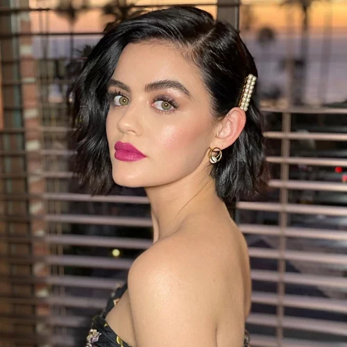 Η Lucy Hale έβαψε τα μαλλιά της χρησιμοποιώντας ένα πινέλο ζωγραφικής και μια κούπα