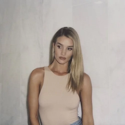 5+1 απαραίτητα tops που δεν πρέπει να λείπουν από την ντουλάπα σου αυτή τη σεζόν