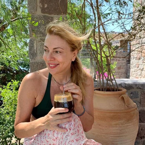 Σμαράγδα Καρύδη | Ανέβασε την πιο ωραία αρετουσάριστη φωτογραφία με μαγιό