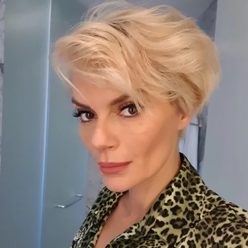 Για βαφή η Έλενα Χριστοπούλου | Η φωτογραφία από το κομμωτήριο