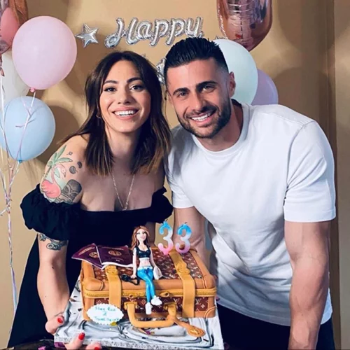 Γενέθλια Ευρυδίκης Βαλαβάνη | Οι ευχές του Κωνσταντίνου Βασάλου, το πάρτι και οι δύο τούρτες