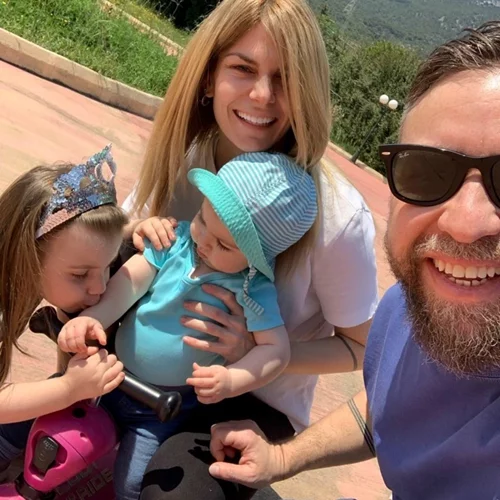 Γιάννης Βαρδής - Νατάσα Σκαφιδά | Τα γενέθλια της κόρης τους, Κατερίνας, και οι τρυφερές αναρτήσεις τους