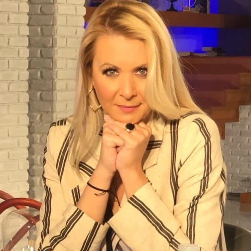 Γενέθλια για την Κατερίνα Γκαγκάκη | Η τούρτα - έκπληξη στο καμαρίνι της και η ηλικία της