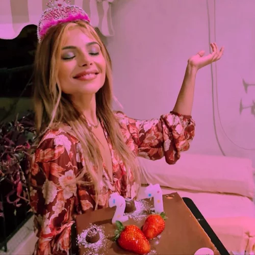 Γενέθλια Ελευθερίας Ελευθερίου | Η απουσία του συντρόφου της από το πάρτι και η εντυπωσιακή τούρτα