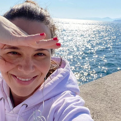 Ελιάνα Χρυσικοπούλου | Στην παραλία με τις κόρες της με stylish μαγιό