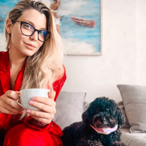 Κατρίνα Τσάνταλη | Η συγγραφέας και γόνος της γνωστής οικογένειας οινοποιών έχει ένα minimal σπίτι (pics)