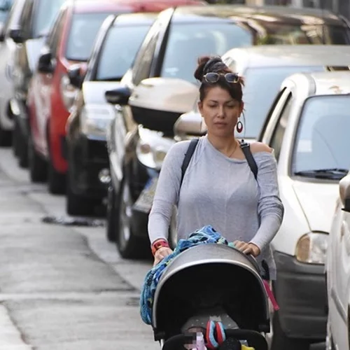 Κλέλια Ρένεση | Σπάνια στιγμιότυπα με την ενός έτους κόρη της, Κοραλία