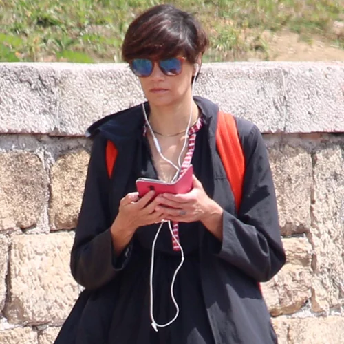 Άννα Μαρία Παπαχαραλάμπους | Βόλτα με το νέο της look και casual outfit