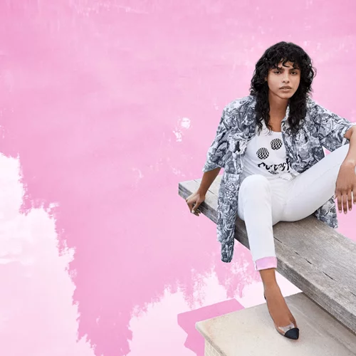 Αυτά τα jeans έχουν μια χρωματιστή λεπτομέρεια που θα σε ενθουσιάσει