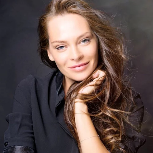 Επιστροφή στις ρίζες της | Η Υβόννη Μπόσνιακ γίνεται ξανθιά