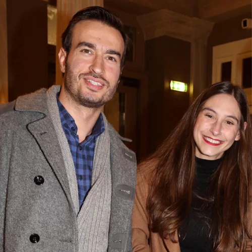 Φωτεινή Αθερίδου | Φωτογραφίζει τον Κωνσταντίνο Μαγκλάρα να παίζει με τον επτά μηνών γιο τους