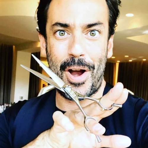 Πώς θα λειτουργήσουν τα κομμωτήρια από Δευτέρα; Ο Πάνος Καλλίτσης εξηγεί (vid)