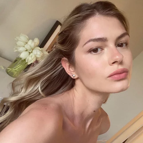 Αμαλία Κωστοπούλου | Με λευκό στράπλες μπικίνι στο Malibu (pics)