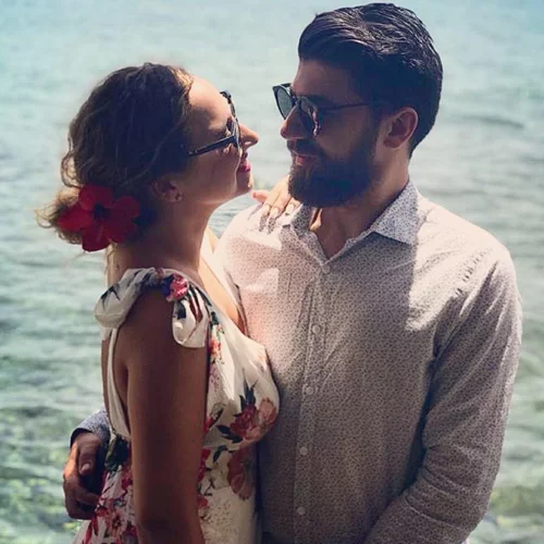 Κλέλια Πανταζή - Λευτέρης Τσάκαλος | Ο λόγος που γιορτάζει το ζευγάρι και μερικές πολύ τρυφερές φωτογραφίες του