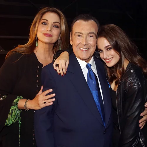 Μαρία Βοσκοπούλου | Ποζάρει με φόρεμα που φορούσε η Άντζελα Γκερέκου στην εφηβεία της (pic)