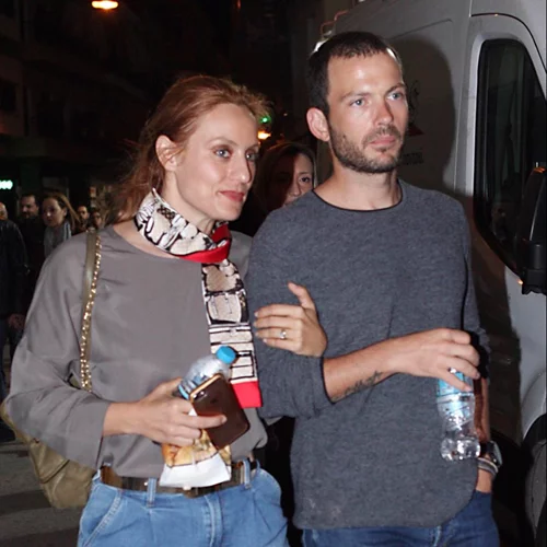 Ελεονώρα Μελέτη | Απαθανατίζει τον Θοδωρή Μαροσούλη να παίζει με την κόρη τους στην πισίνα