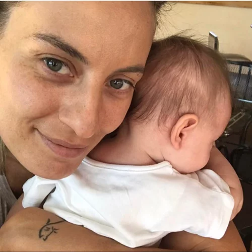 «Από όλες τις γλώσσες που γνωρίζω, αυτήν μιλάω καλύτερα» | Η Ελεονώρα Μελέτη δημοσίευσε την πιο γλυκιά φωτογραφία με την δύο ετών κόρη της