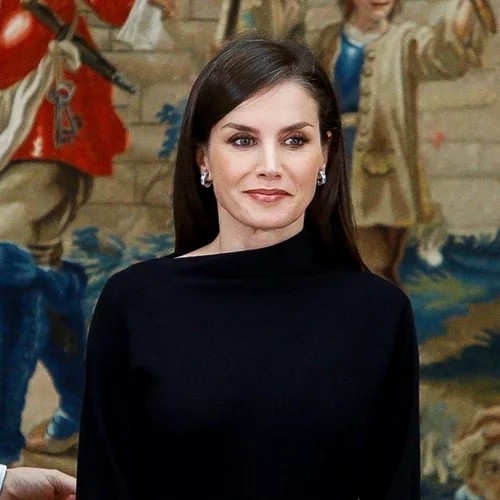 Η chic εμφάνιση της βασίλισσας Letizia με πλεκτό φόρεμα