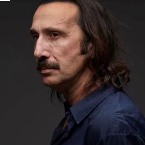 Ο Ρένος Χαραλαμπίδης προτείνει να αφήσουν όλοι οι Έλληνες μουστάκι για τα 200 χρόνια από το 1821