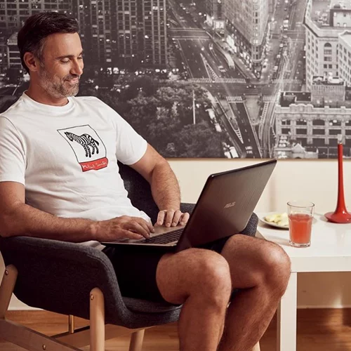 Γιώργος Καπουτζίδης | Πλάνα από το εργένικο σπίτι του στην Αγία Παρασκευή