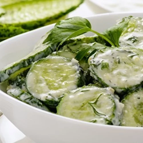 Aγγουροσαλάτα με γιαούρτι