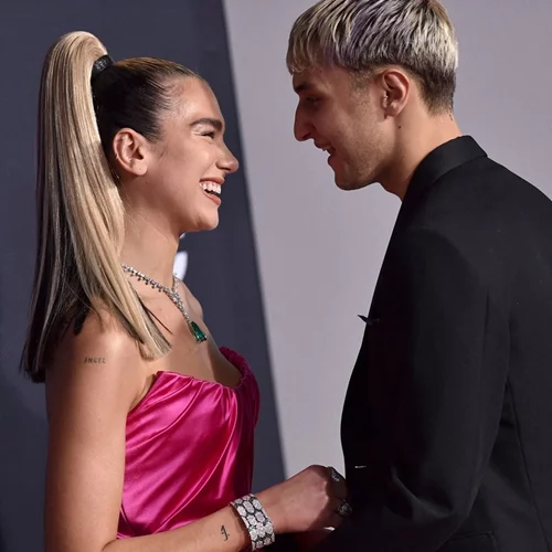 Η Dua Lipa και ο Anwar Hadid έχουν επέτειο και το γιορτάζουν με μια φωτογραφία