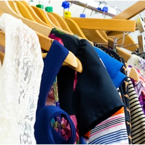 Έξυπνοι και εύκολοι τρόποι για να οργανώσεις τη ντουλάπα σου