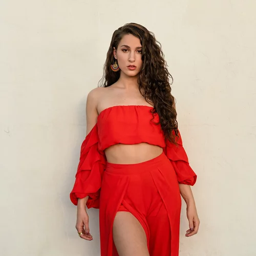 Evangelia | Όλοι μιλούν για την ελληνικής καταγωγής rising star της μουσικής βιομηχανίας