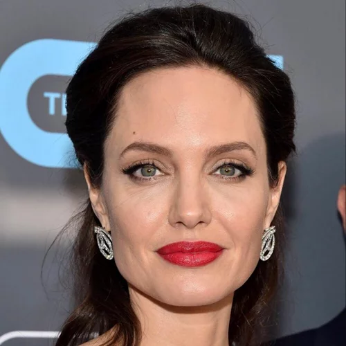 Angelina Jolie | Το μήνυμά της για τα παιδιά και την ενδοοικογενειακή βία εν μέσω πανδημίας