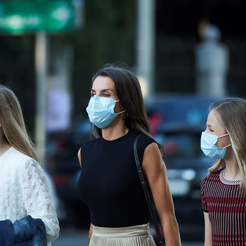 Βασίλισσα Letizia | Πιο κομψή από ποτέ με Μassimo Dutti πλισέ φούστα που κοστίζει λιγότερο από 60 ευρώ