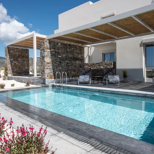 Πωλείται η μοναδική βίλα του James Bond, Sean Connery, στην Κυανή Ακτή (pics)