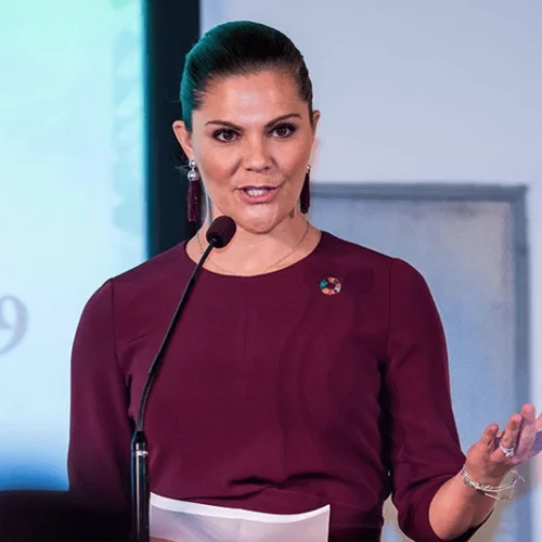 Πριγκίπισσα Βικτώρια | Η εμφάνιση με αέρινο, ρομαντικό H&M φόρεμα που έγινε θέμα συζήτησης