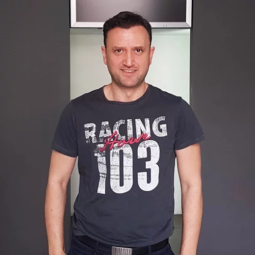 Αργύρης Αγγέλου | Πλάνα από το εργένικο σπίτι του στην Κυψέλη