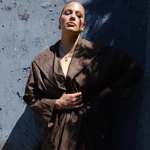 Ατύχημα για την Ashley Graham | Έσπασε το δόντι της τρώγοντας μπισκότα