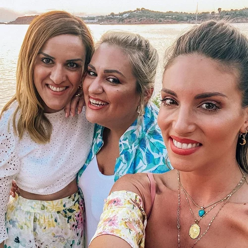 Αθηνά Οικονομάκου | Έξοδος μόνο για κορίτσια