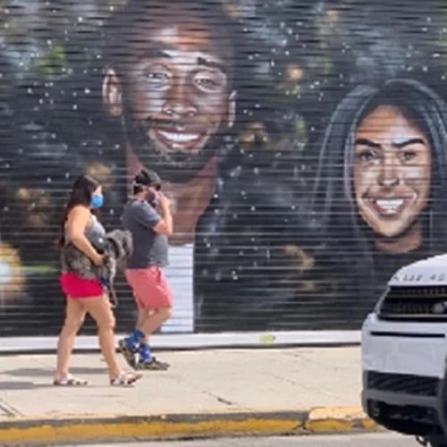 Οι διαδηλωτές στο Los Angeles δεν πείραξαν τα γκράφιτι για τον Kobe Bryant και την κόρη του