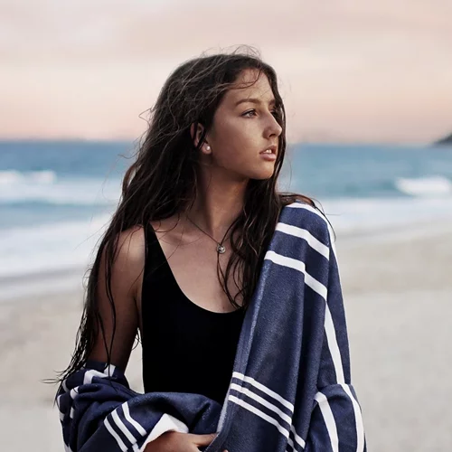 16 συμβουλές για την προστασία των μαλλιών στη θάλασσα