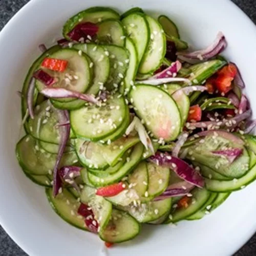 Σαλάτα με αγγούρι και σουσάμι