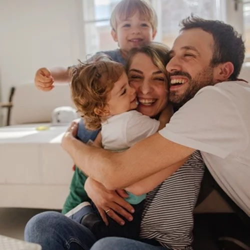 Η αγκαλιά ποτέ δεν κακομαθαίνει