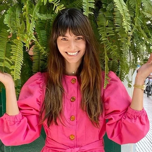 Ηλιάνα Παπαγεωργίου | To fashionable look της και το πανάκριβο φόρεμα που επέλεξε να φορέσει στην επίσημη παρουσίαση του Alpha