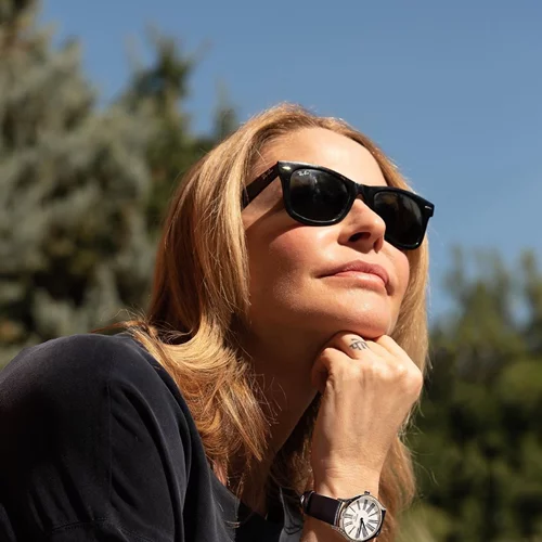 Τζένη Μπαλατσινού | Με look που δίχασε σε έξοδό της με τον Βασίλη Κικίλια