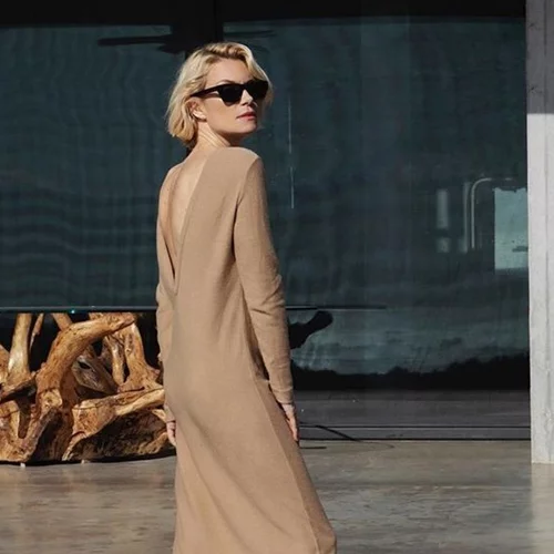 H Bίκυ Καγιά επένδυσε σε ένα από τα πιο ευέλικτα φορέματα του καλοκαιριού