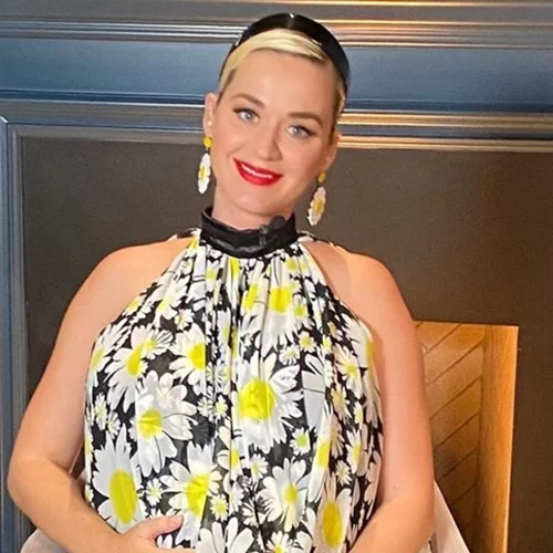 H Katy Perry απογείωσε το maternity style με το look της