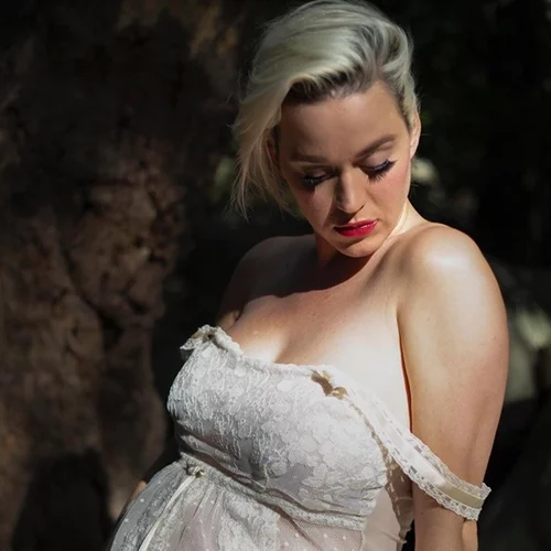 Η Katy Perry ζήτησε από την Jennifer Aniston να γίνει νονά της κόρης της