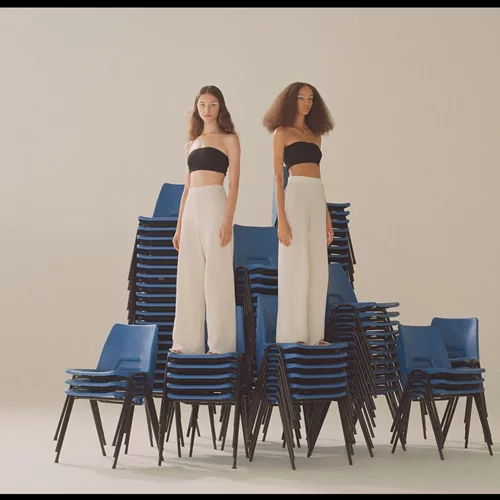 Ξέρουμε ποια παπούτσια θα σε κάνουν να φαίνεσαι πιο ψηλή και αδύνατη