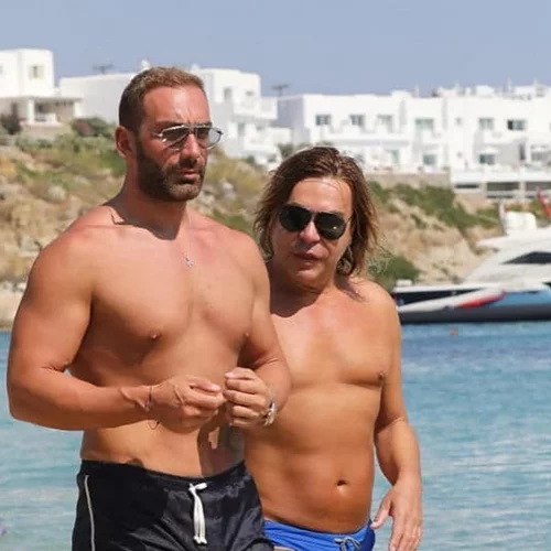 Τρύφωνας Σαμαράς - Νίκος Κοκλώνης | Πλάνα από τα σπίτια των κολλητών σε Αθήνα και Βούλα