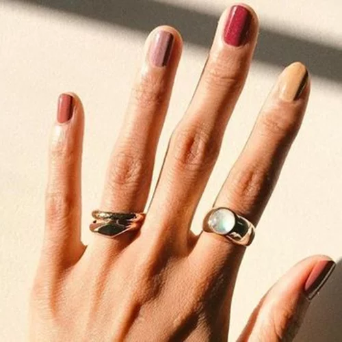 Tonal Toffee Manicure | Πως να αναβαθμίσετε τις nude αποχρώσεις στα νύχια με το νέο trend