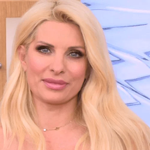 Ελένη Μενεγάκη | Αποχαιρέτησε το κοινό της με το φόρεμα που την αντιπροσωπεύει απόλυτα